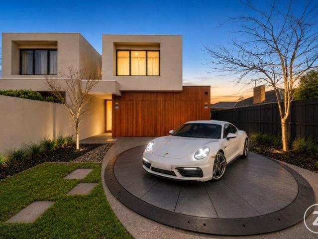 Contemporary Bayside Residence