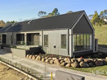 Contemporary Barn Style Elegance, in the Heart of Daylesford