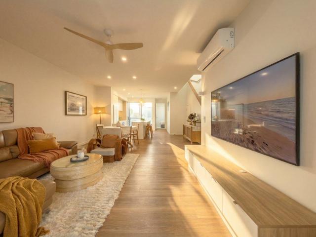 Contemporary Beachside Living in Prestigious Bokarina Beach