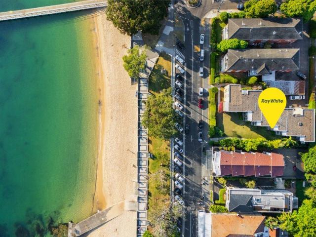 Contemporary, Beachside Living on Balmoral's Esplanade