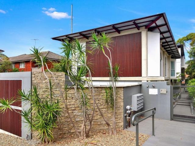 Contemporary Beachside Living Opposite Baker Park