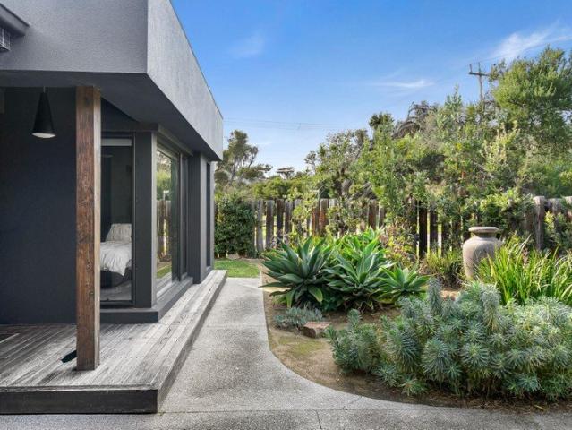 Contemporary Blairgowrie Resort Style Residence