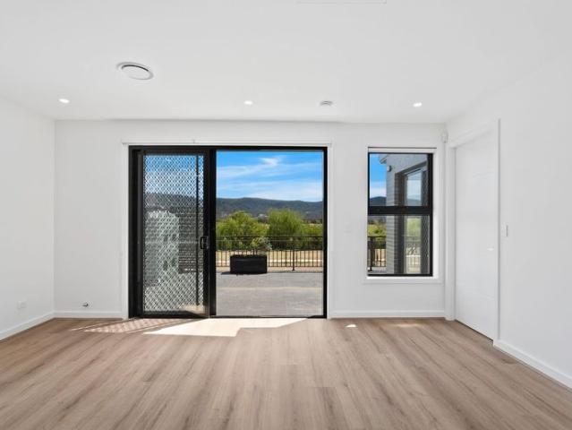 Contemporary Brand New Villa with Private Courtyard