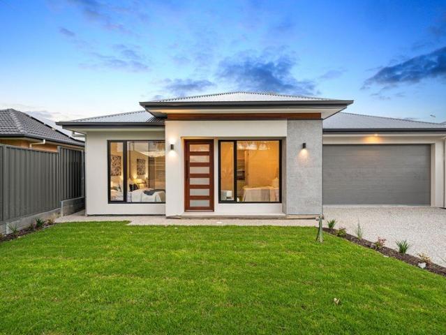 Contemporary brand new 4 bedroom home with double garage !