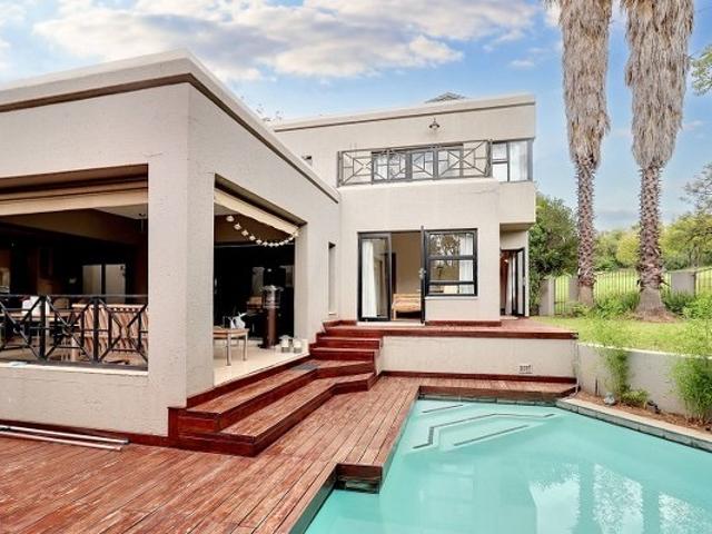 Contemporary Golf Course Home for Rental – Dainfern Golf Estate Available 1 January