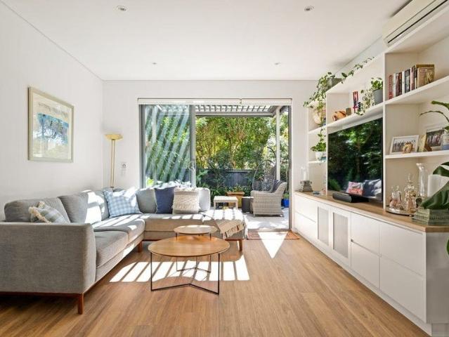 Contemporary Garden Apartment In A Boutique Coastal Setting