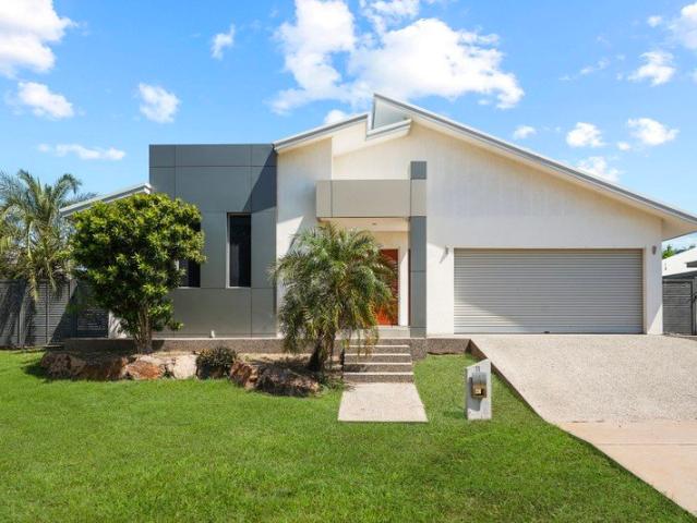 CONTEMPORARY GRAND FAMILY RESIDENCE SPACIOUS LIVING IN A PREMIUM SETTING