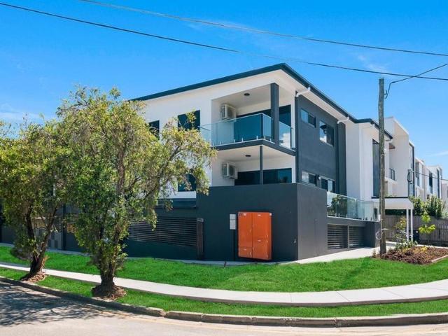 Contemporary Ground Floor Apartment in a Quiet Cul de Sac Position Walk to Everything