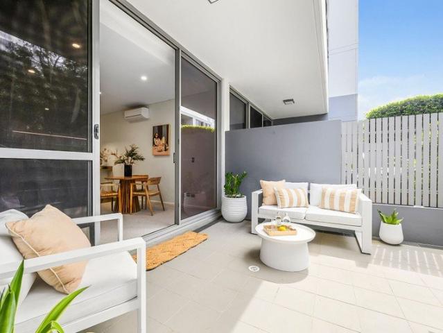 Contemporary Ground Floor Living with Two Private Courtyards