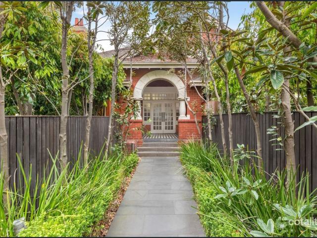 Contemporary Ground Floor Living in the Heart of St Kilda