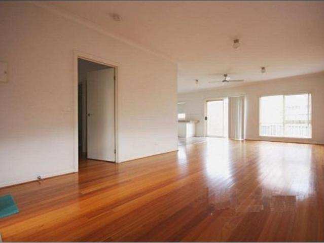 Contemporary Double Storey Living Close to Oakleigh and Chadstone