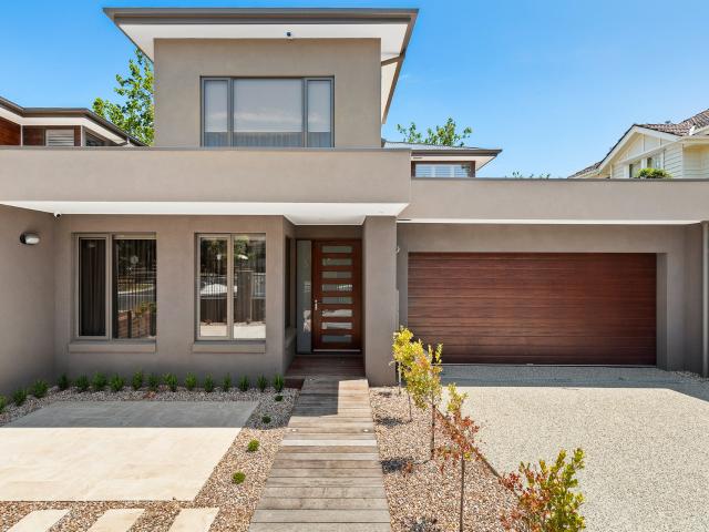 Contemporary Design Masterpiece: Spacious Modern Family Home with Premium Finishes and Luxurious Features