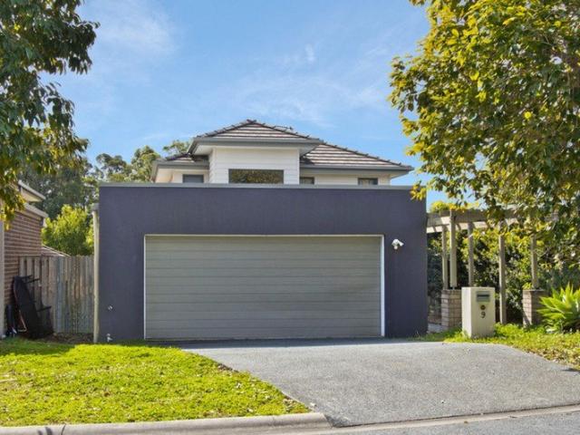CONTEMPORARY DESIGN & COMFORT IN SOUGHT AFTER LOCATION