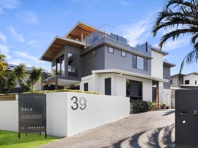 Contemporary Design, Rooftop Entertaining & City Skyline Views