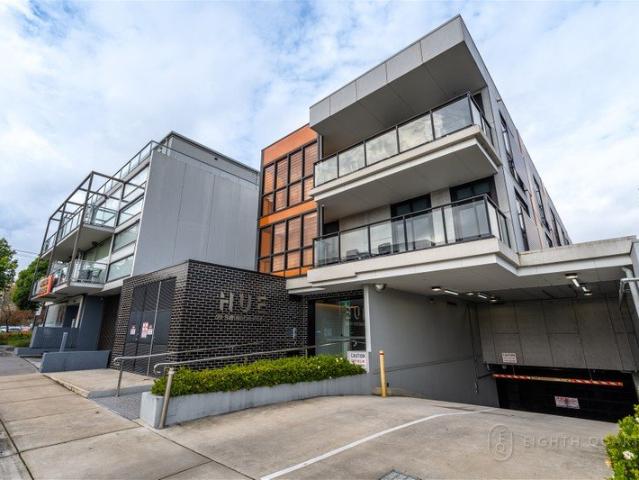 Contemporary Designed Two Bedroom Apartment In Hughesdale