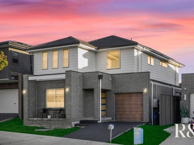 Contemporary Designer Home with Lifestyle Convenience!