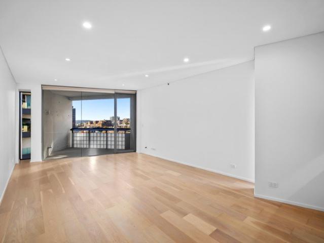Contemporary Designer Living With Sunny NE Aspect, Balcony & Parking In Award Winning Architectural Building