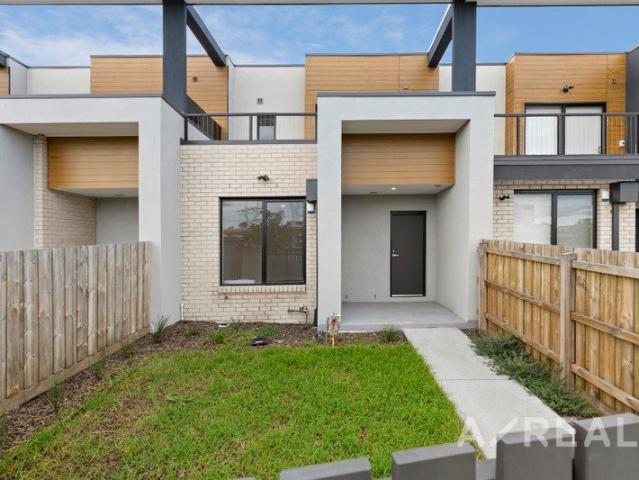 Contemporary Dual Level Townhouse in Prime South Morang Growth Pocket