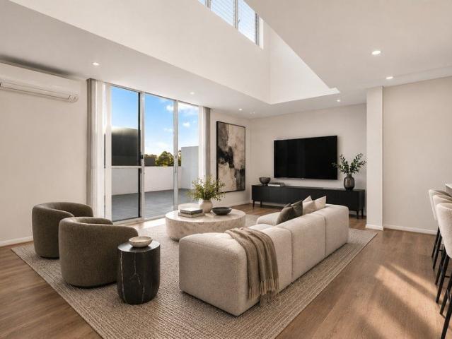 Contemporary dual level penthouse