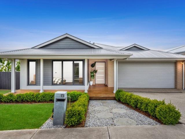 Contemporary Entertainer Offers the Ultimate Coastal Lifestyle