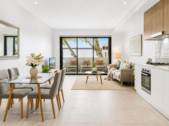 Contemporary Entertaining In Modern Boutique