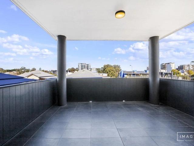 Contemporary End Apartment in Prime Indooroopilly Location