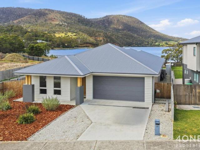 Contemporary Elegance. Exceptional Space. A Rare Waterfront Lifestyle