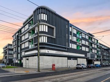 Contemporary Elegance in the Heart of Essendon North