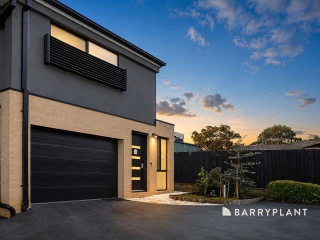 Contemporary Elegance in the Prestigious Stamford Estate