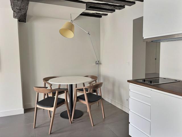 Contemporary Elegance: Stylish Apartment in the 2nd district, Paris Amsterdam Apartments for Rent