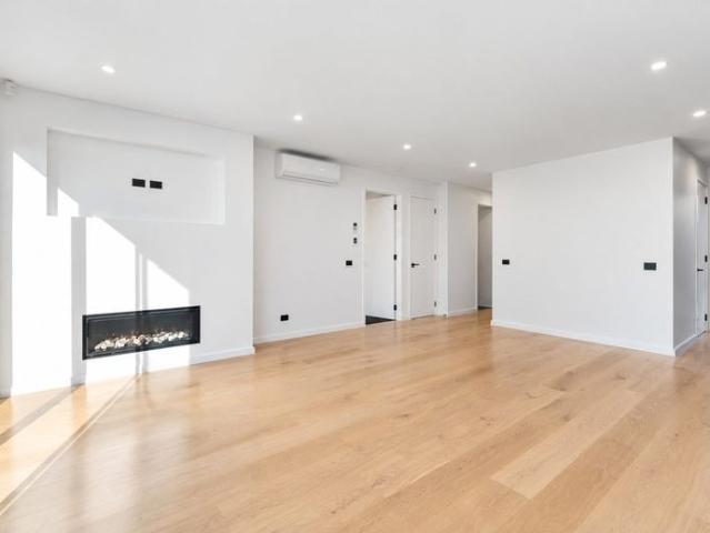 CONTEMPORARY ELEGANCE WITH TWO ENSUITES