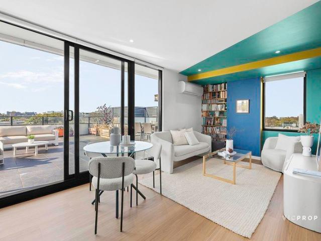 Contemporary Elegance with Urban Convenience
