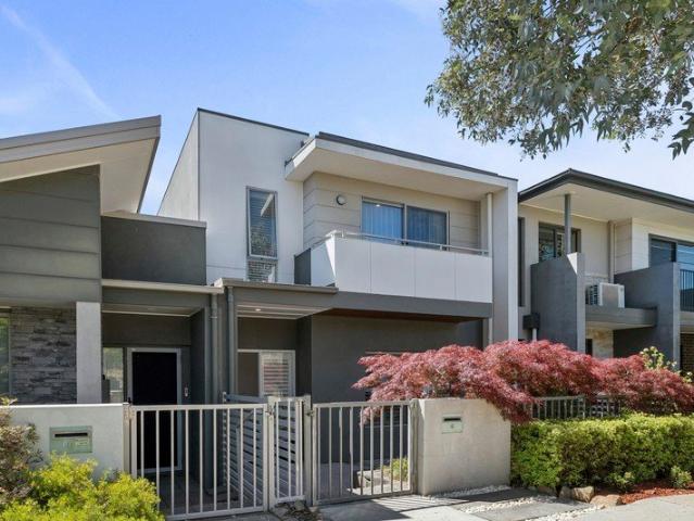 Contemporary elegance with magnificent mountain views