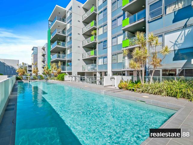 CONTEMPORARY ELEGANCE & URBAN CONVENIENCE!