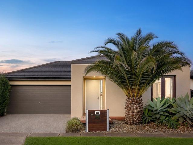 Contemporary Ex Display Living in a Prime Point Cook Location