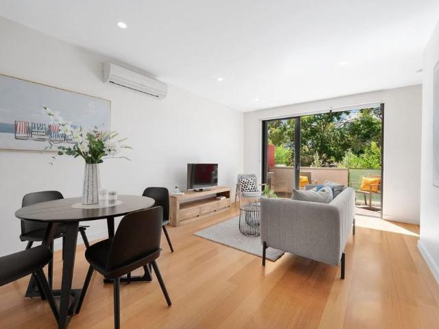Contemporary Excellence, Moments from Box Hill Central