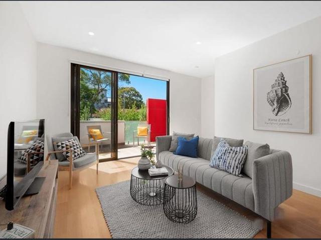 Contemporary Excellence, Moments from Box Hill Central