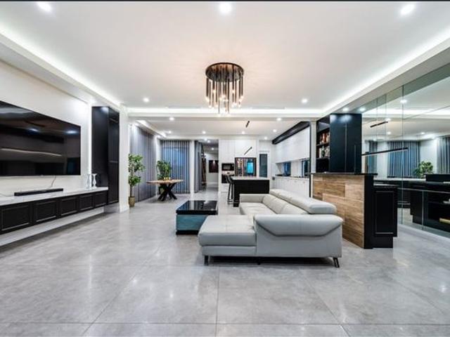 Contemporary Executive Living in the Heart of Lockleys