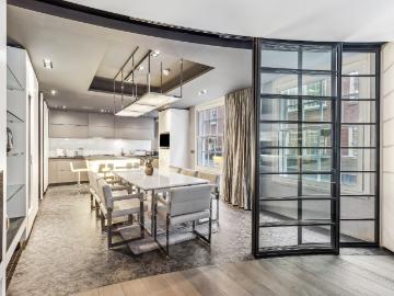 Contemporary four bedroom apartment in Mayfair