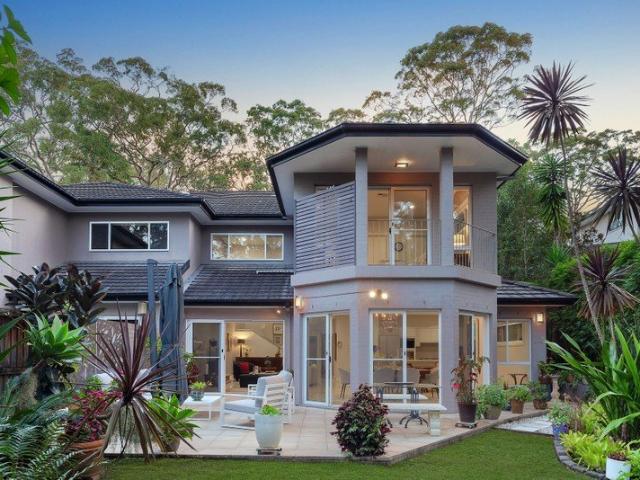 Contemporary Family Oasis Moments to Local Schools