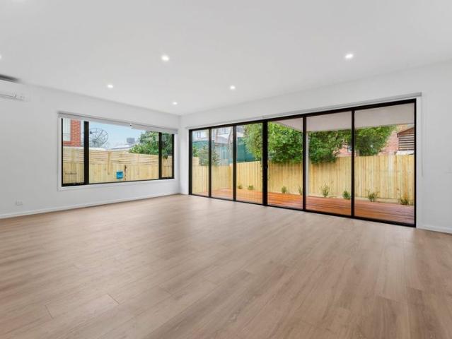 Contemporary Family Excellence in Prime Doncaster Location
