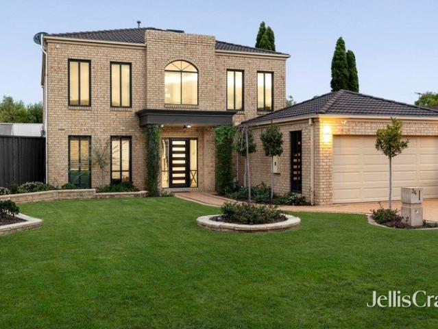 Contemporary Family Excellence With Indulgent Poolside Entertaining