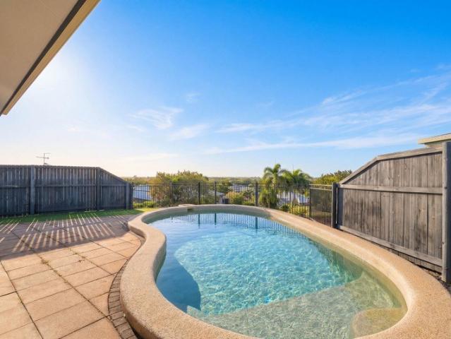 CONTEMPORARY, FAMILY ENTERTAINER IN REDLYNCH RISE!