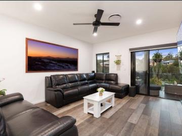 Contemporary Family Haven Surrounded by Leafy Serenity