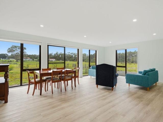 Contemporary Family Home in a Peaceful Rural Setting!