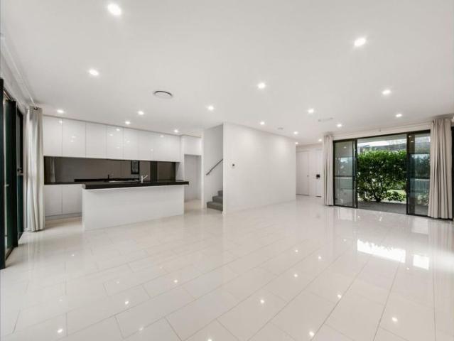 Contemporary family home in sought after location!
