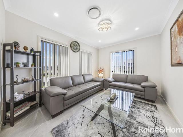 Contemporary Family Home: Short Term Lease 6 Months