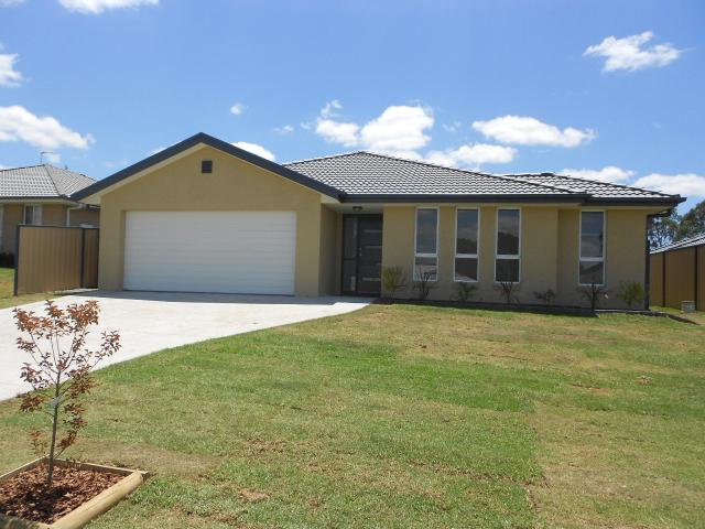 Contemporary Family Home in the Popular Vines Estate