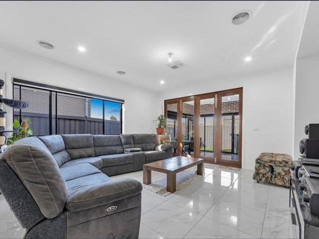 Contemporary family home overlooking parklands