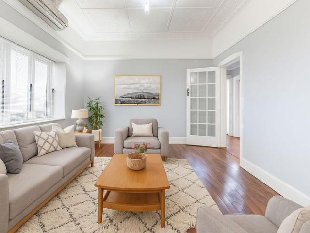 Contemporary Family Home Moments from Cabarita Waterfront